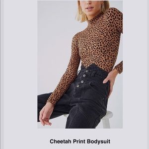 Forever 21 - Cheetah Turtleneck Longsleeve - L